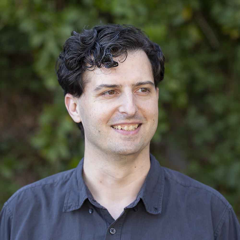 Daniel Headshot
